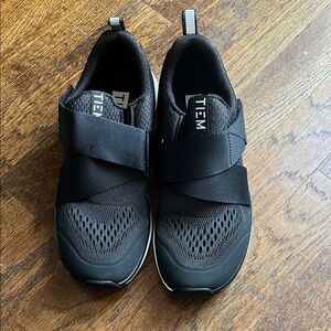 TIEM Women's Spin Shoes - Size 5.5